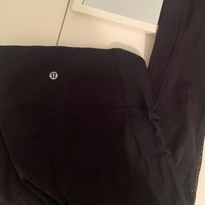 Lululemon black mesh side leggings size 2
